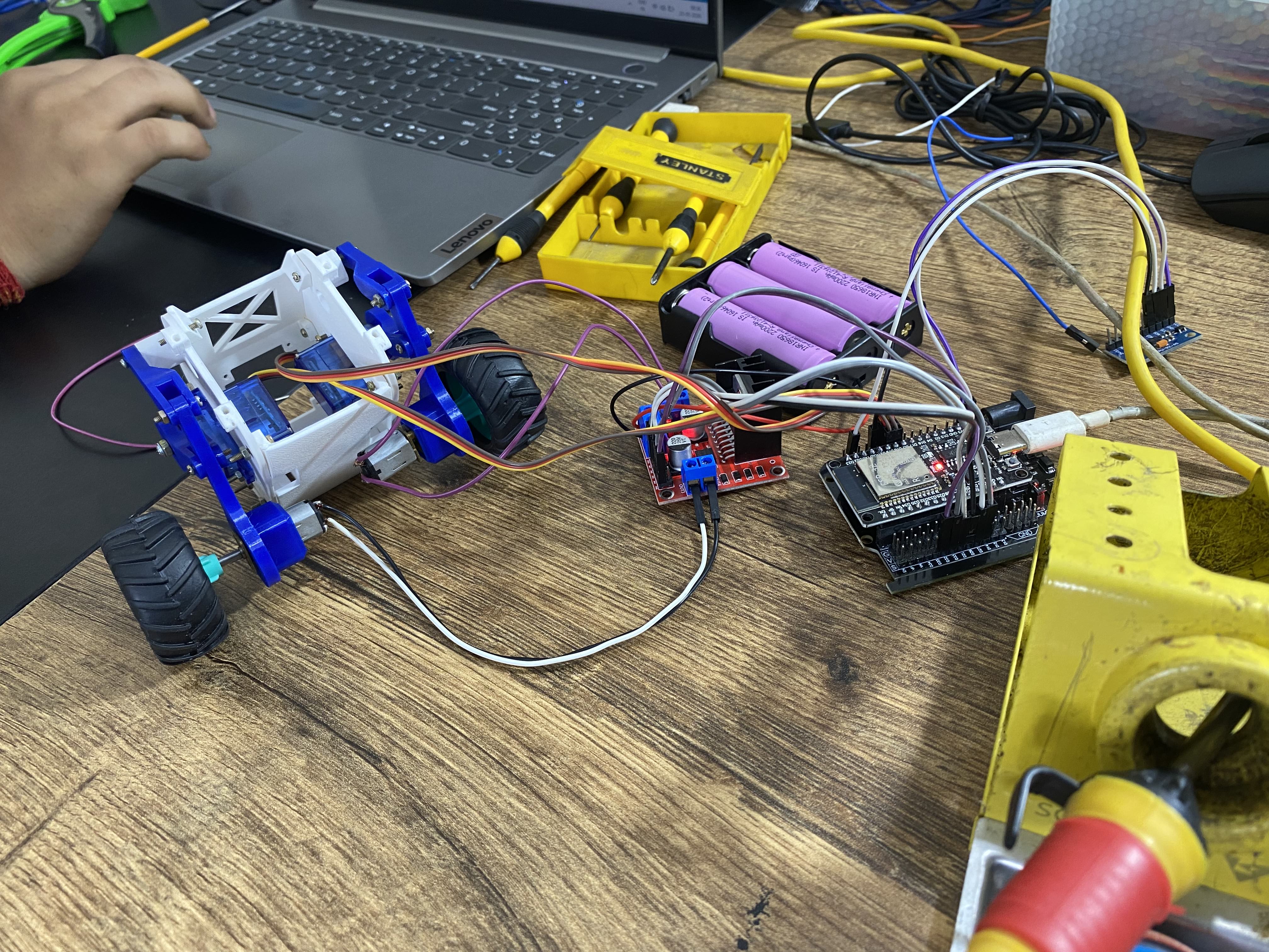 Hardware Station with Arduino boards, sensors and microcontrollers