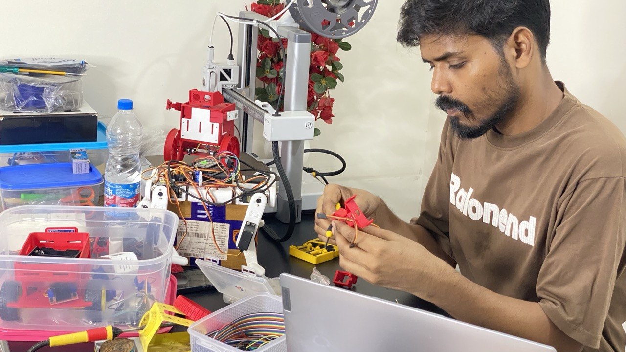 4-DOF Robotic Arm - Task automation
